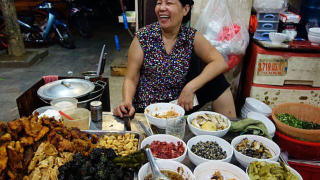 Hanoi: Michelin Guide Street Food Walking Tour 4