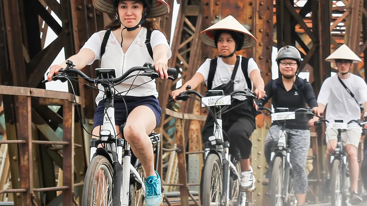Hanoi Half-Day E-Bike Tour with Vegan Buffet Lunch 2