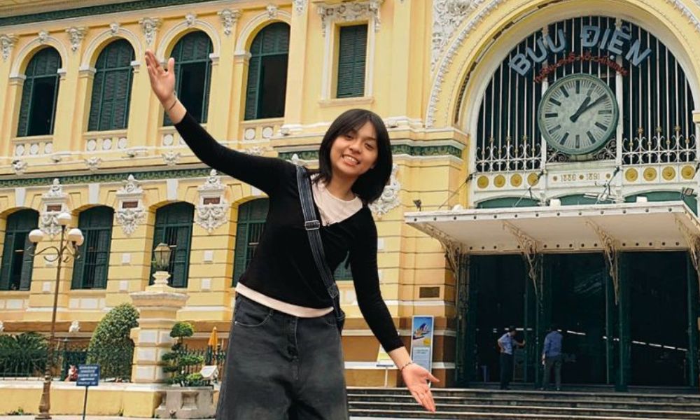 Feel The Real Saigon On Scooter Ride with Phoebe