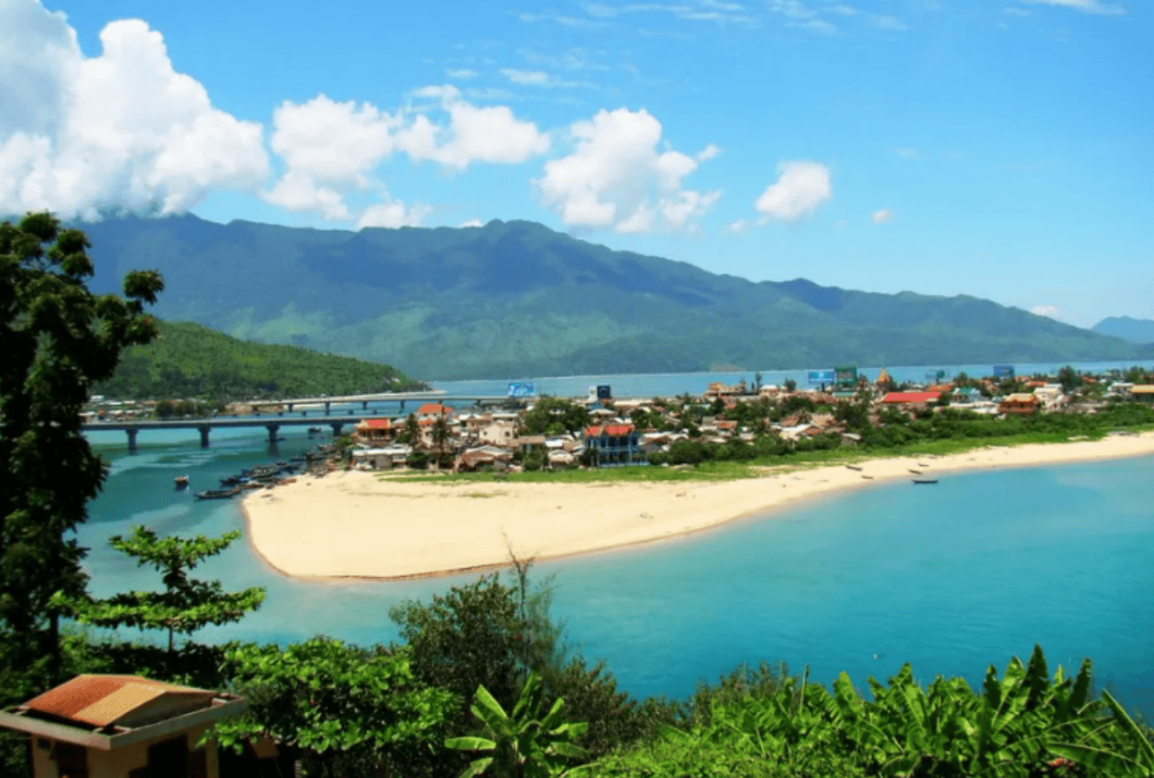 Lang Co Bay & Hue City Full Day Tour from Da Nang 2