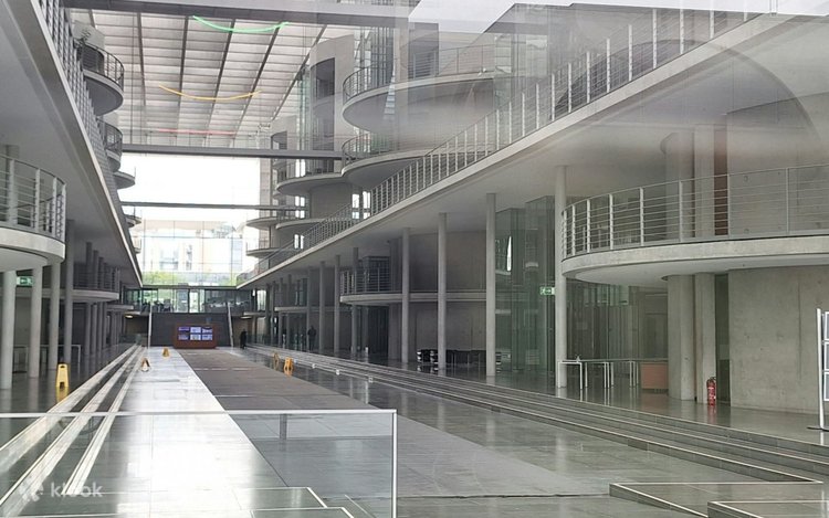 Reichstag dome & government district walking tour in Berlin 2