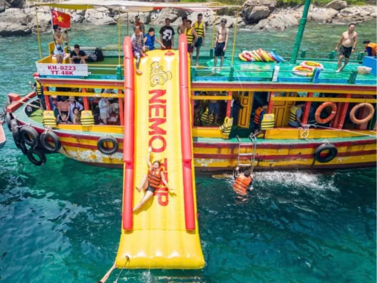 Nha Trang Island Hopping Tour: Snorkeling & Floating Party 2