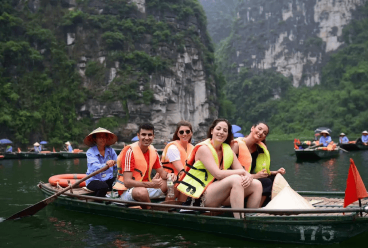 From Ninh Binh: Hoa Lu, Bich Dong, Trang An, Hang Mua Day Tour