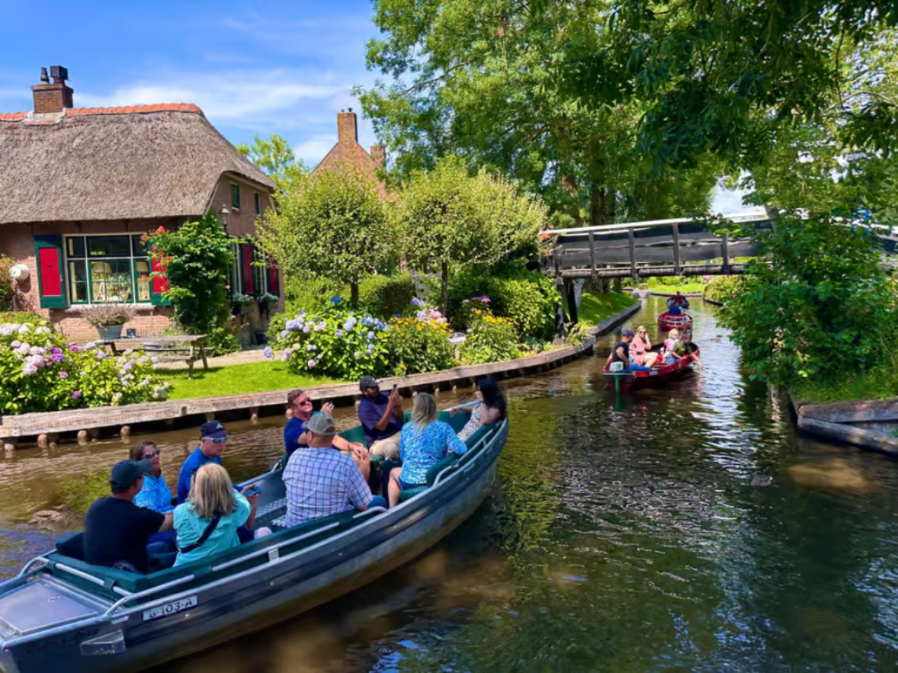 From Amsterdam: Giethoorn Day Trip with Canal & Village Tour 3