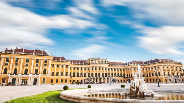 Schonbrunn Palace and gardens tour in Vienna 4