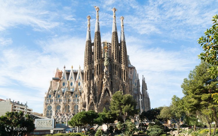 Sagrada Familia & Park Güell One-day City Highlights & Guided Tour 2
