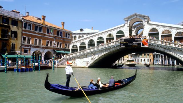 Private Gondola Ride in Venice 2
