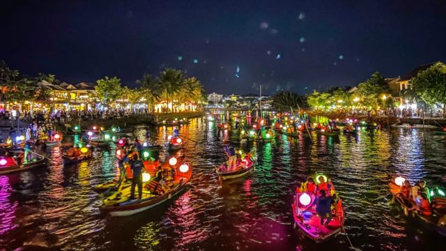 Discovering Hoi An's Charm by Bamboo Basket Boat & Lantern Boat Trip