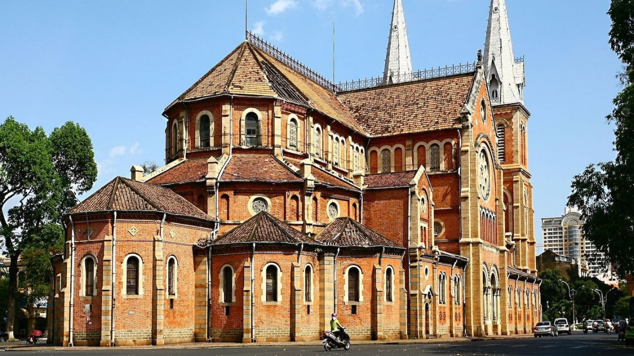 Memorable Moments in Ho Chi Minh City with Locals – Scooter Experience with Ngoc (Chinese Speaker) 5