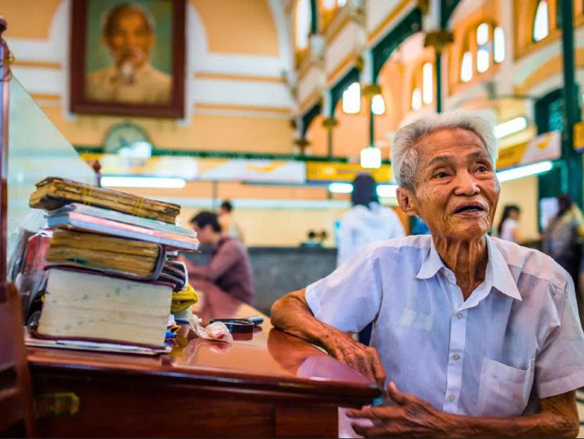 Ho Chi Minh City 1-day tour to Tan Dinh Church + Ben Thanh Market with Vietnamese traditional Ao Dai experience 4