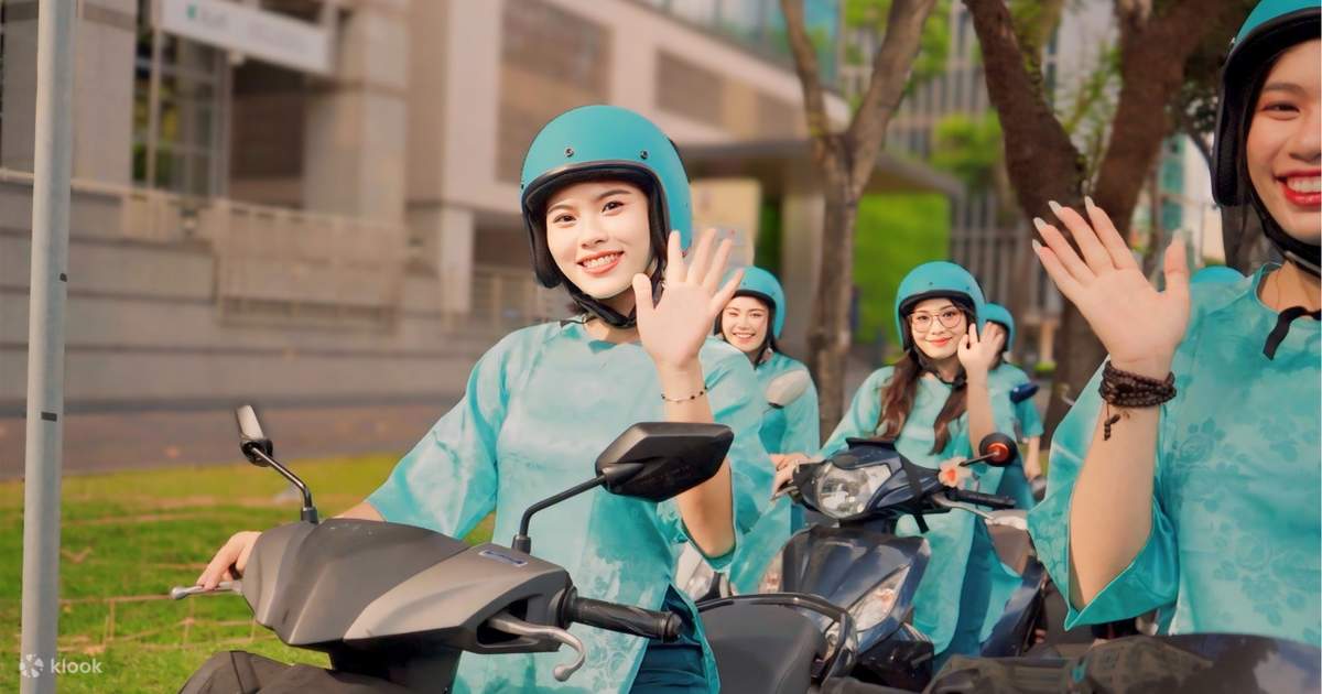 Street Food on Scooter in Ho Chi Minh City with Female Rider Option