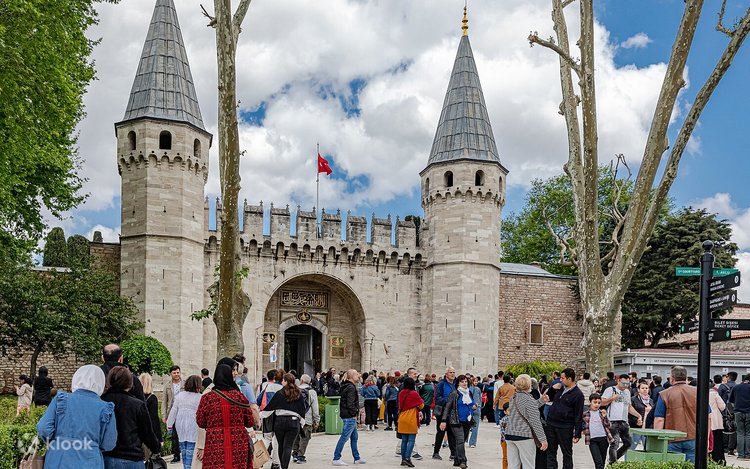 Topkapi Palace, Hagia Sophia & Basilica Cistern Combo Tickets 3