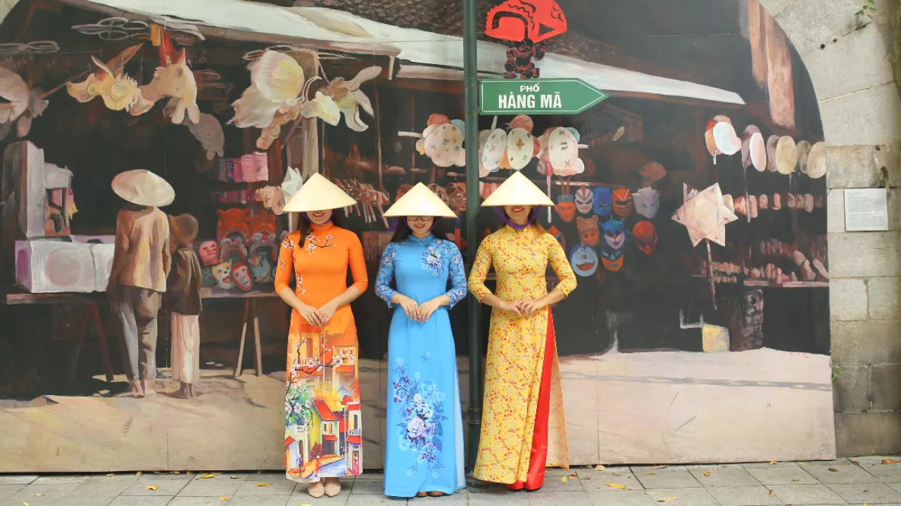 Hanoi Instagram Private Tour by Motorbike or Car