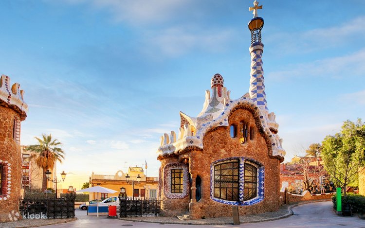 Sagrada Familia & Park Güell One-day City Highlights & Guided Tour