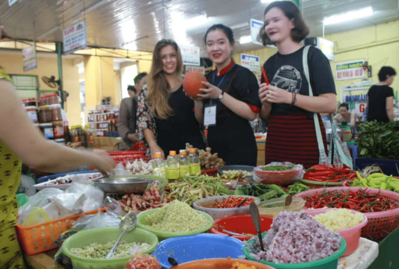 Da Nang Food Walking Tour with a Chef 4