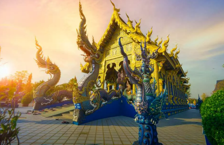 Chiang Rai Day Tour from Chiang Mai | White Temple, Blue Temple, Black Museum, Golden Triangle & Singha Park 3