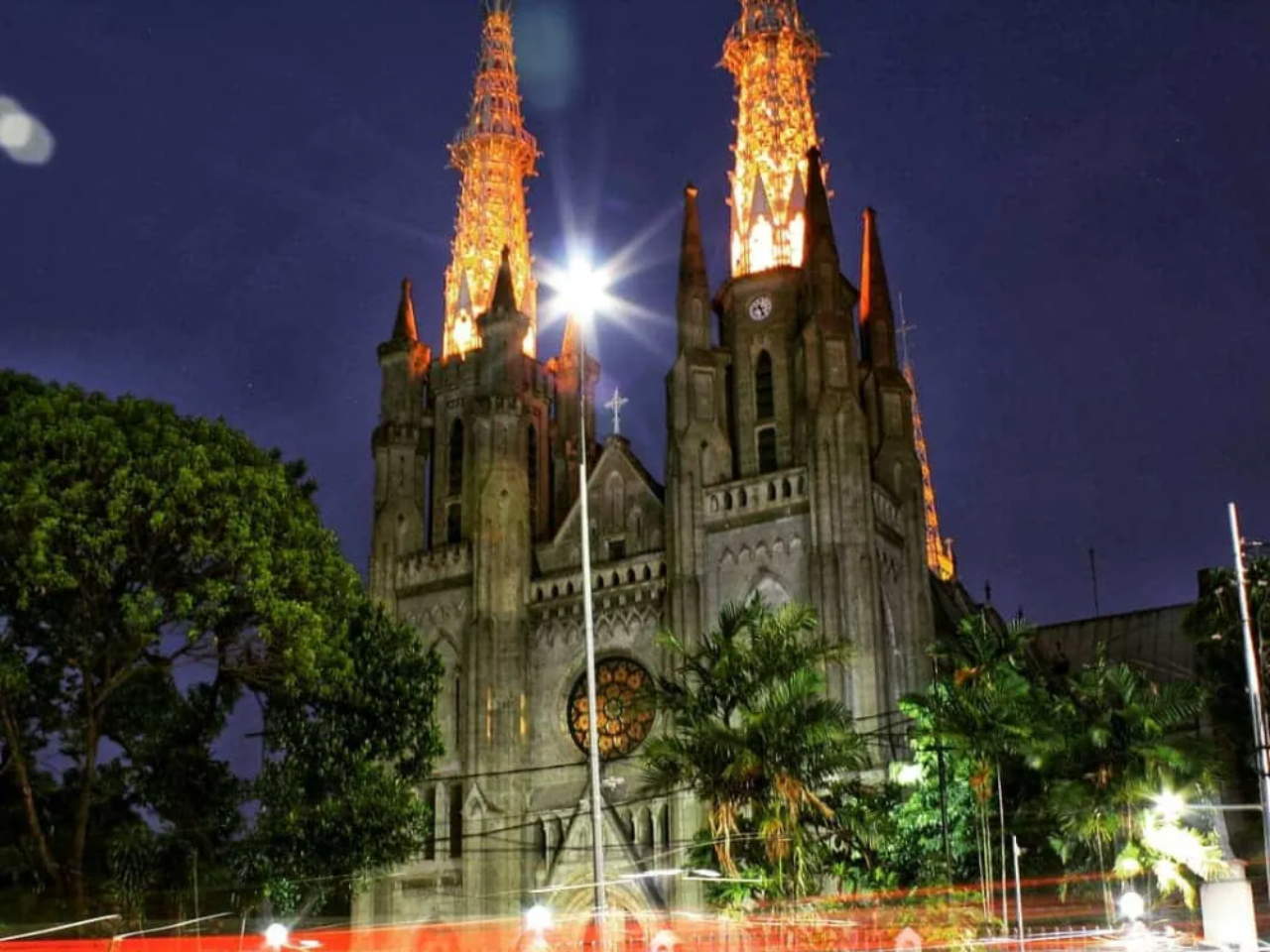 Jakarta Night Tour: Guided Sightseeing and Street Food Experience 3