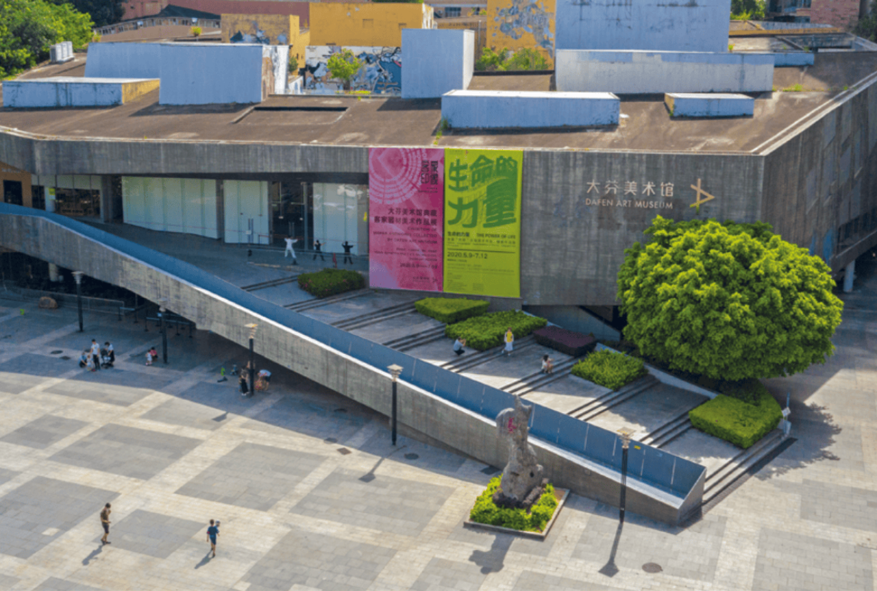 Shenzhen 1-Day Tour: Ping An Finance Centre + Lian Hua Shan Park + Gankeng Hakka Town + Dafen Oil Painting Village 2