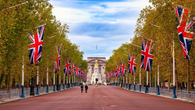 Royal London Tour including Buckingham Palace, Changing of the Guard | United Kingdom 4