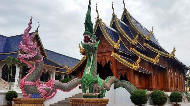 Private Chiang Dao Cave Temple and Karen Long Neck village Day Tour - English/Mandarin