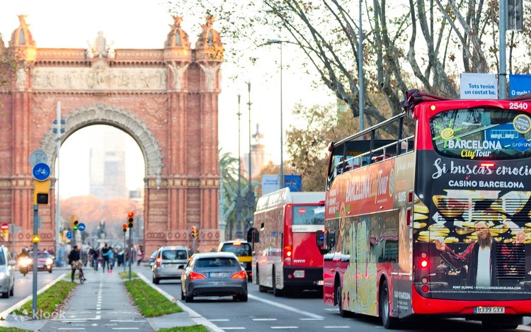 Hop-On Hop-Off Sightseeing Bus Tour in Barcelona 5