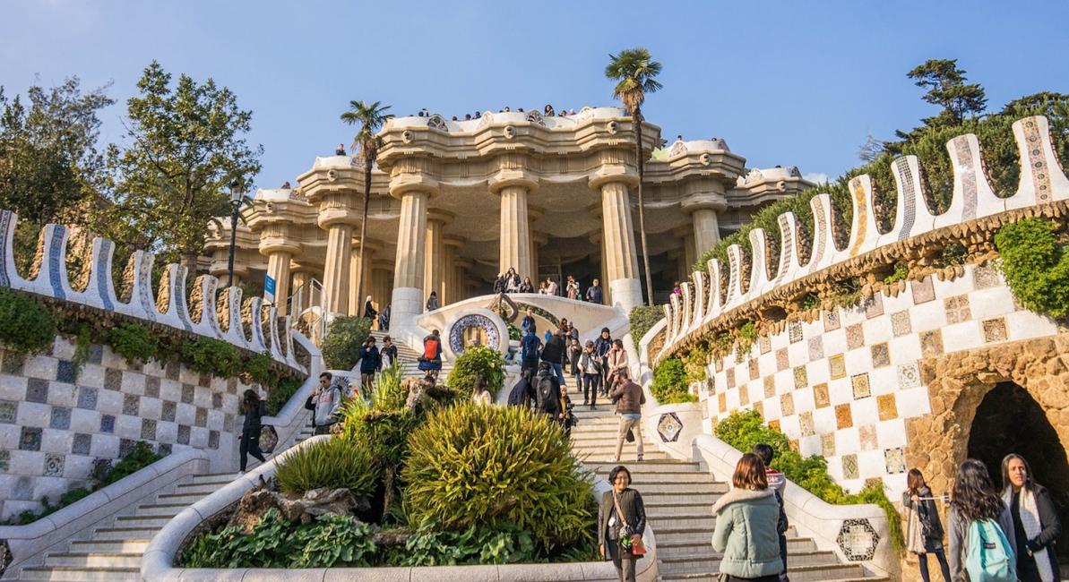 Barcelona Day Tour: Park Güell & Sagrada Familia with Asian Language-Speaking Guide | Spain 5