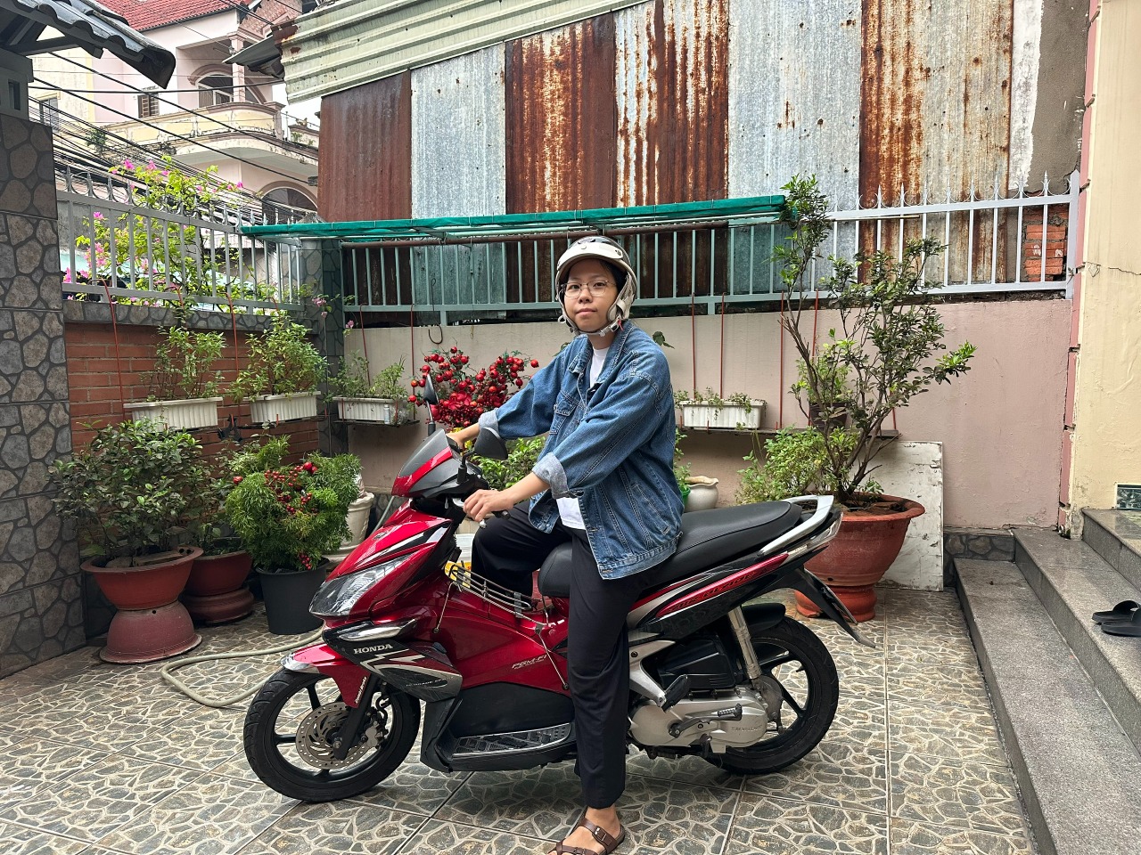 Discover Hidden Corners of Saigon – Local Ride with Jodi 2