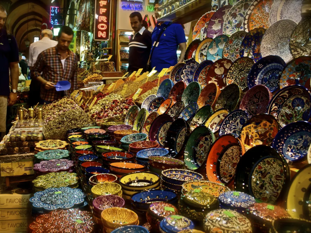 Cairo: Local Markets & Khan el Khalili Private Shopping Tour