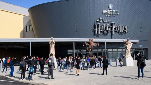 England Warner Bros. Studio The Making of Harry Potter with shuttle bus from London 2