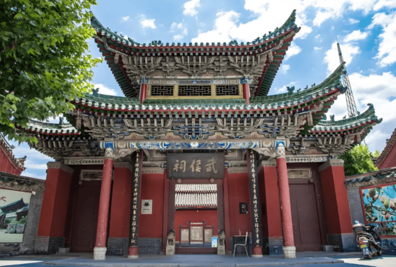 Chengdu Must-See Attractions Private Day Tour: Qingyang Palace, Wuhou Temple, Du Fu Thatched Cottage & Jinli Street