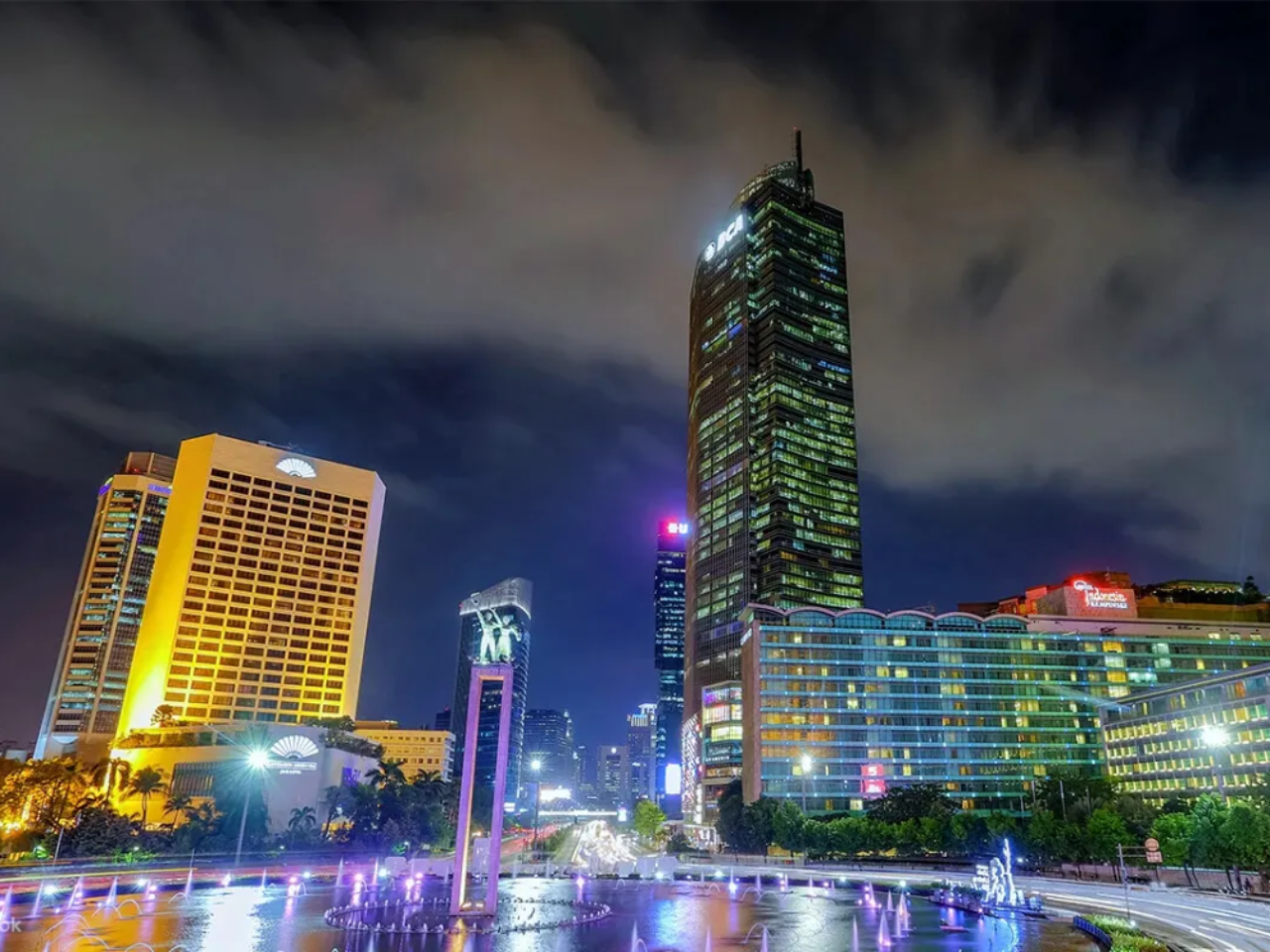 Jakarta Night Tour: Guided Sightseeing and Street Food Experience 2