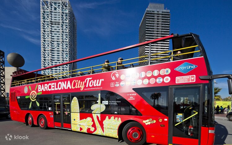 Hop-On Hop-Off Sightseeing Bus Tour in Barcelona 3