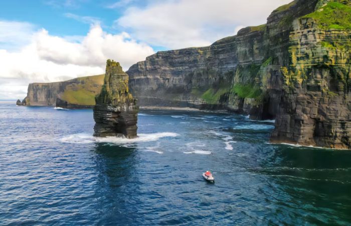 Boat Tour to the Cliffs of Moher and Aillwee Cave from Dublin