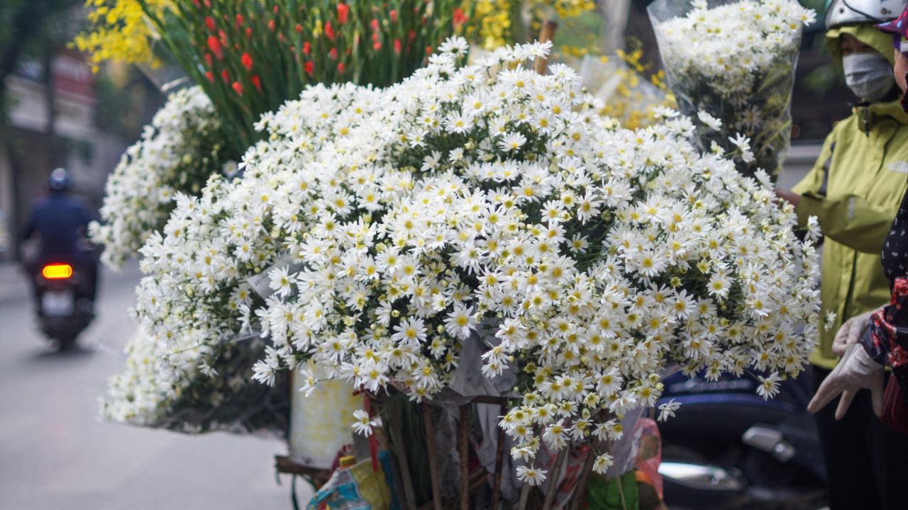 Dive Into The Hanoi Shopping Experience With Local - Mai (Chinese Guide) 4