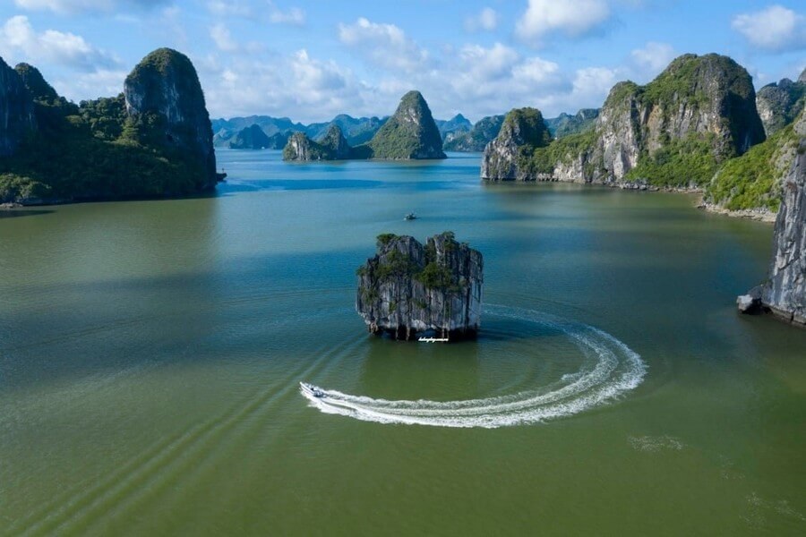 Ha Long Bay & Thien Cung Cave Day Tour