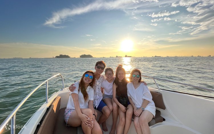Southern Islands Speedboat Guided Tour by YachtCruiseSG