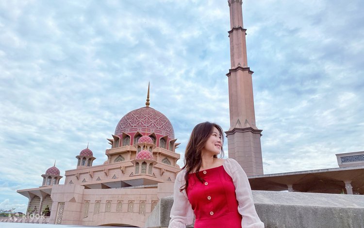 Putrajaya Tour with Pink Mosque & River Cruise Half Day Tour