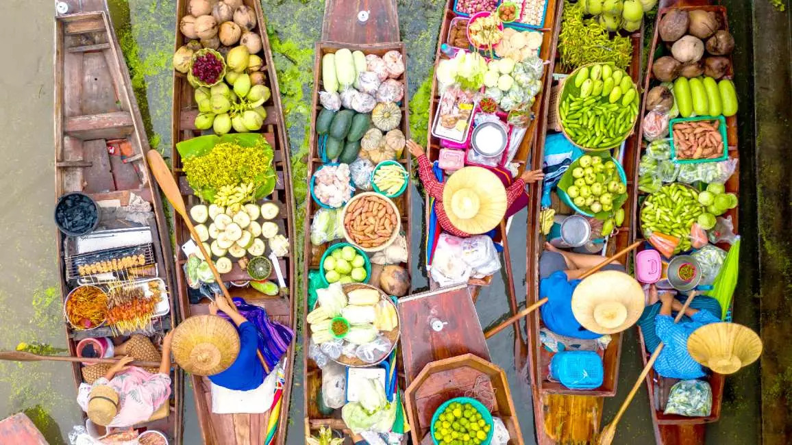 Damnoen Saduak Floating Market, Maeklong Railway & Amphawa Day Tour 4