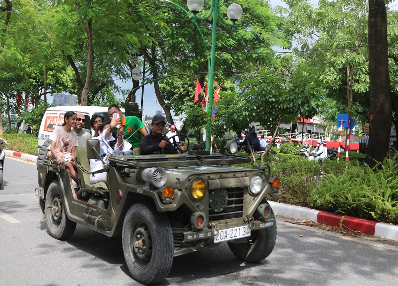Hanoi Half-Day Tour with Vietnam Army Legendary Jeep 3