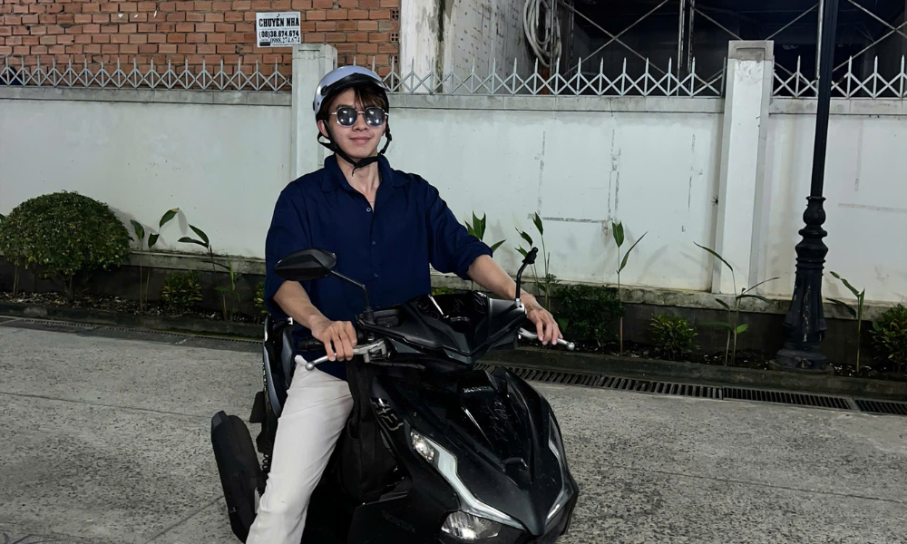 Enjoy Saigon Nightlife by Scooter – Private Evening Tour with Louis