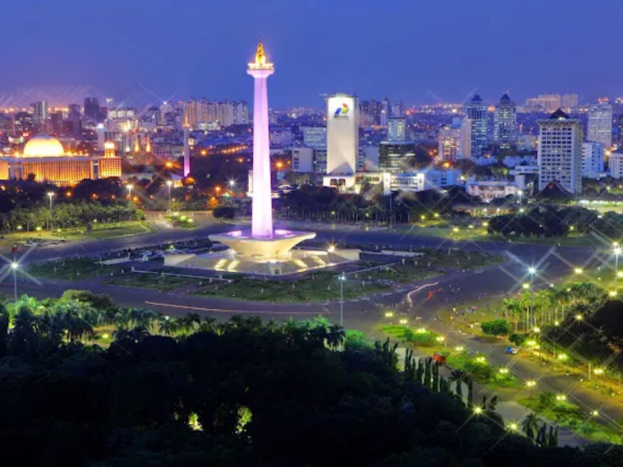 Jakarta Night Tour: Guided Sightseeing and Street Food Experience