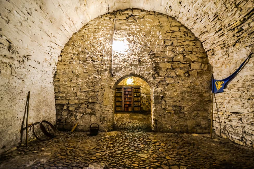 Ghosts, legends, and medieval underground dungeon tour in Prague 4