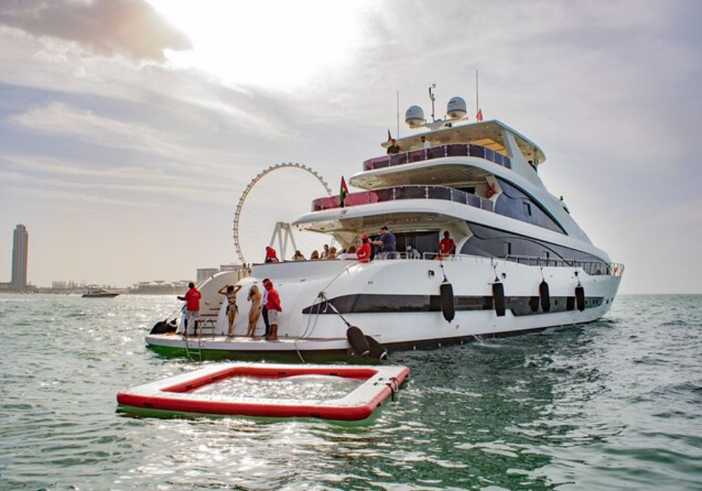 Dubai Luxury Yacht Cruise 4