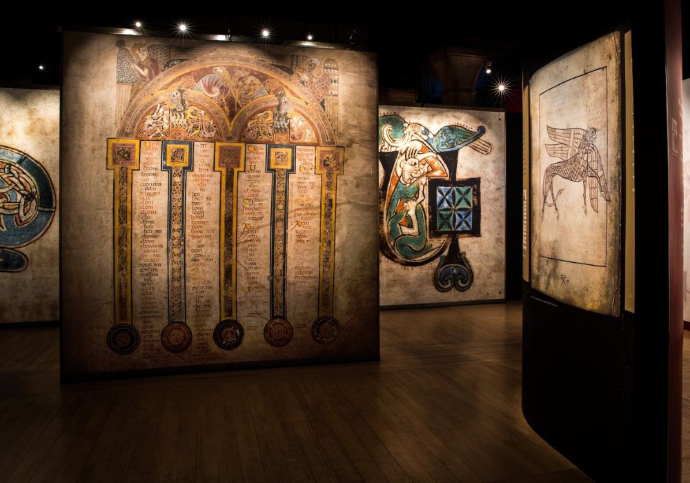 Book of Kells and Dublin Castle tour
