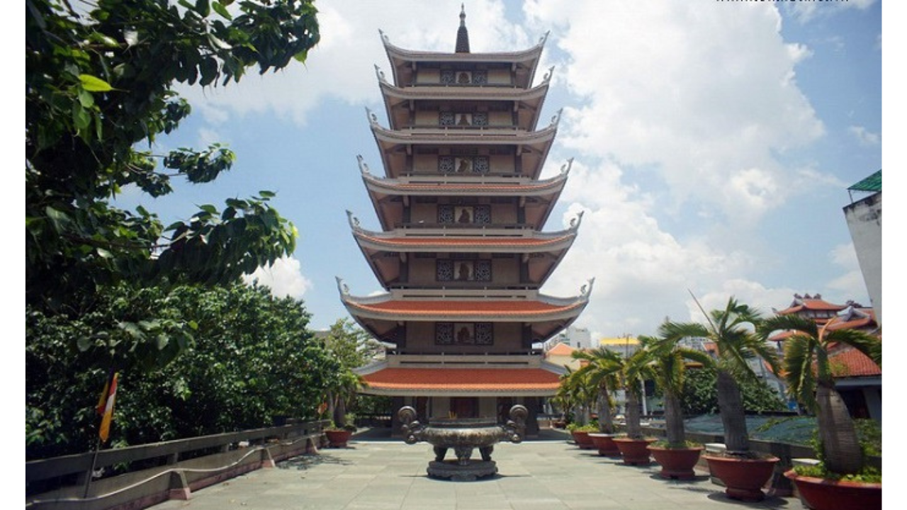 Saigon Art, Architecture & Café Discovery – Half-Day Tour by Car 5