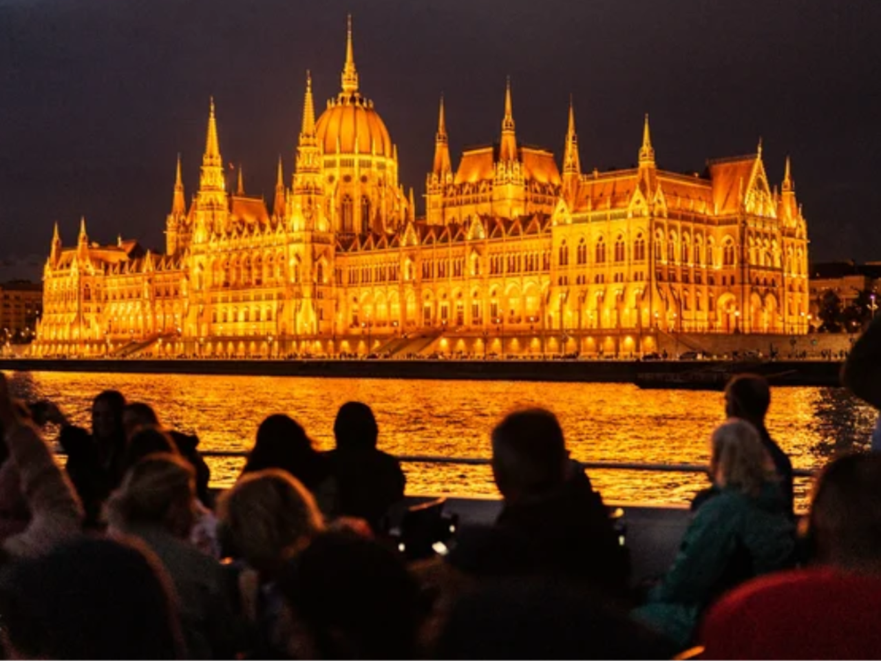Danube River Evening Sightseeing Cruise in Budapest 2