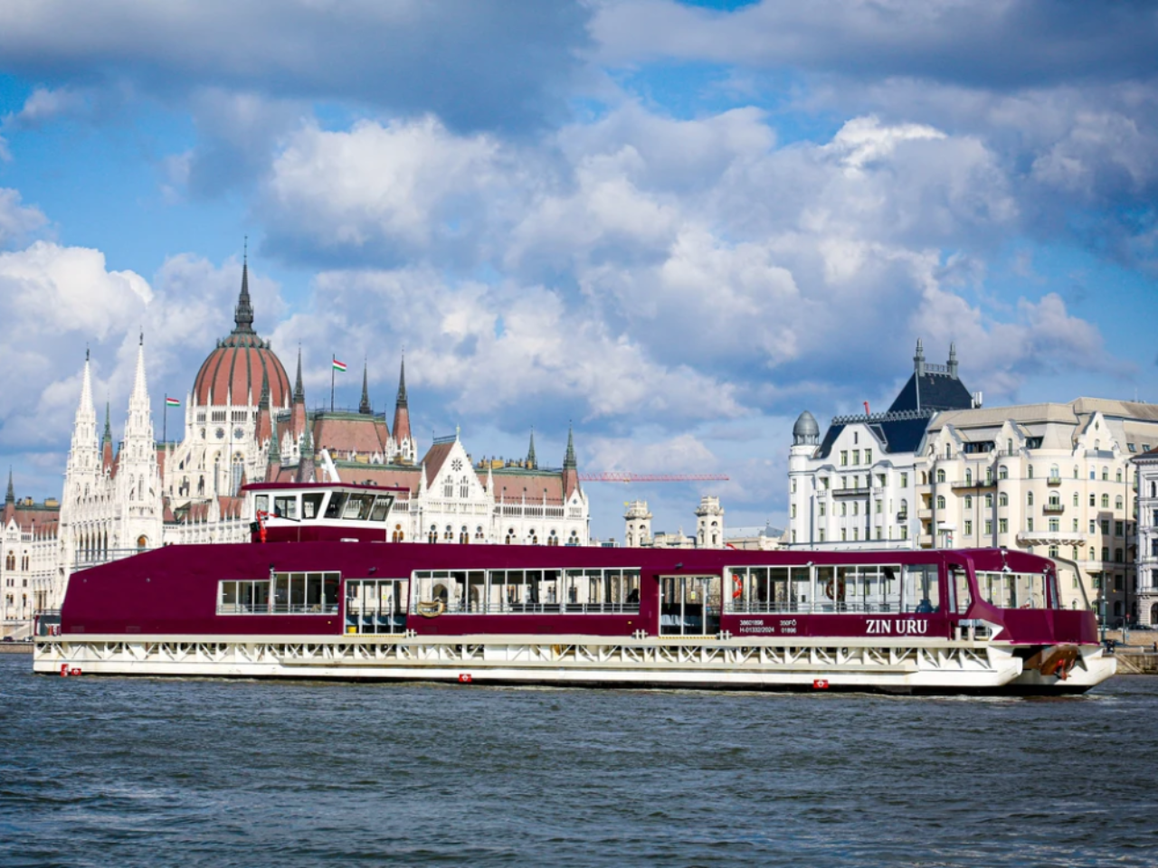 Night or Day Sightseeing Cruise in Budapest 3