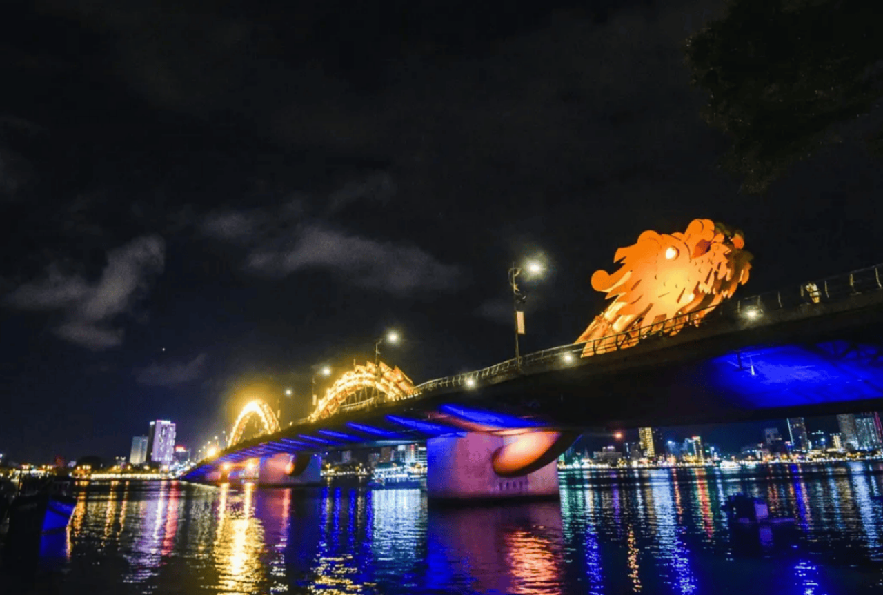 Da Nang Food & Sightseeing Night Tour with Ao Dai Rider 2