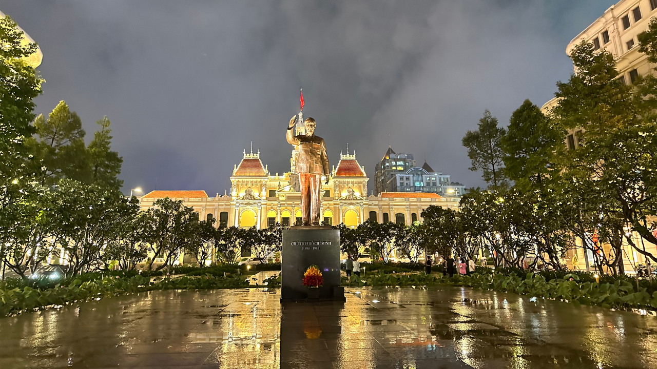 Night Walking Tour - Explore the Heart of Saigon (Chinese & English speaking) 4