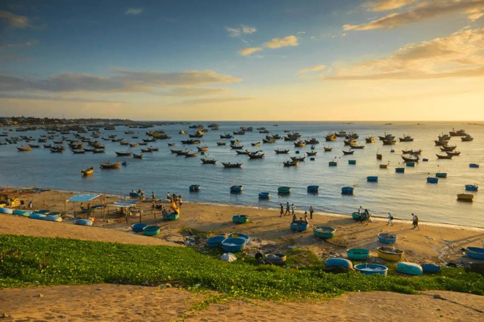Day Tour | Mui Ne Desert Full Day Tour from Ho Chi Minh City:Sand Dunes, Fairy Stream, Seafood Lunch, Free Hotel Pick-up from Saigon District 1 & 3 | Vietnam 4